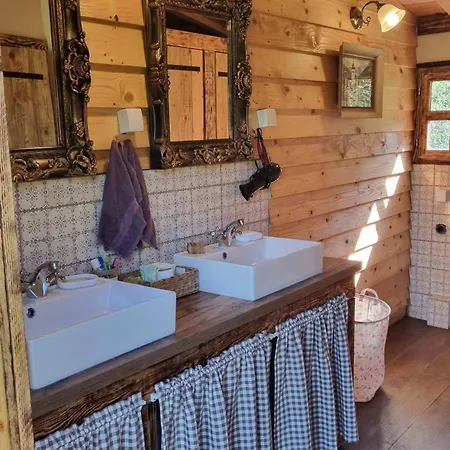 Private Camp - Wolf & Sheep - 4 Bungalows- 8 Person Кемпінг Подгориця